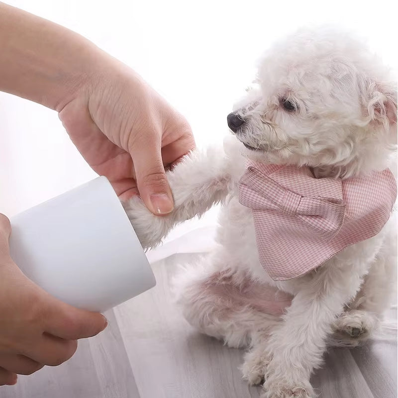 Revolutionary Pet Foot Washer Cup - Effortlessly Clean Your Dog's Paws with Our Silicone Soft Cleaning Bucket!
